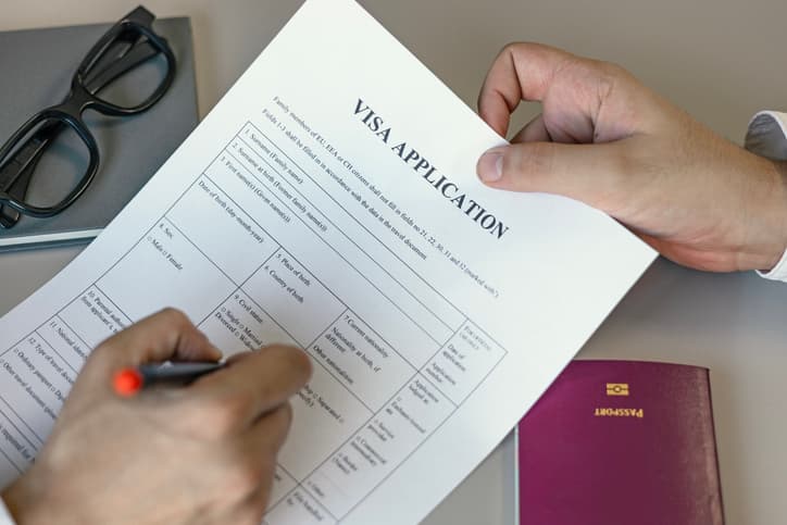 就労ビザ申請事業
